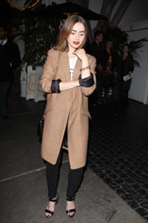 Lily Collins feet photo thumbnail
