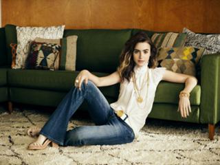 Lily Collins feet photo thumbnail
