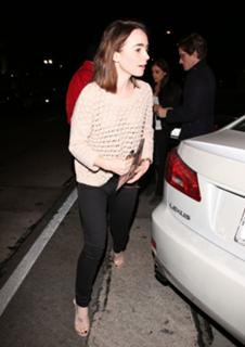 Lily Collins feet photo thumbnail