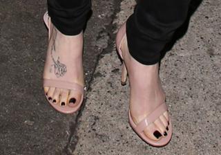 Lily Collins feet photo thumbnail