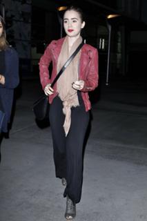 Lily Collins feet photo thumbnail