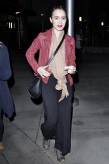 Lily Collins feet photo thumbnail