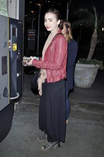 Lily Collins feet photo thumbnail