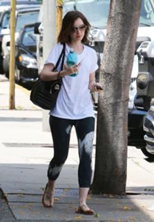 Lily Collins feet photo thumbnail