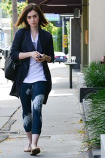 Lily Collins feet photo thumbnail