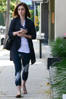 Lily Collins feet photo thumbnail