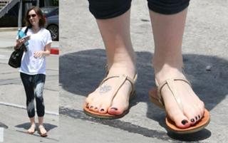 Lily Collins feet photo thumbnail