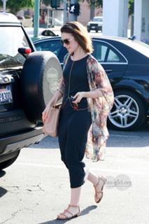Lily Collins feet photo thumbnail
