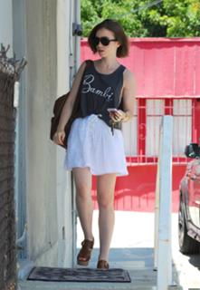 Lily Collins feet photo thumbnail