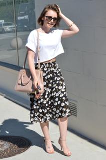 Lily Collins feet photo thumbnail