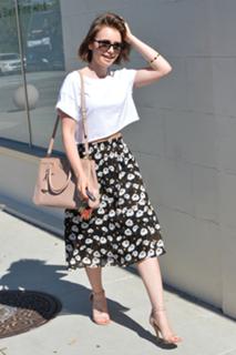 Lily Collins feet photo thumbnail