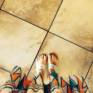 Lily Collins feet photo thumbnail