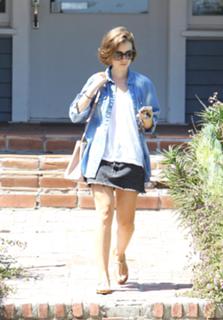 Lily Collins feet photo thumbnail
