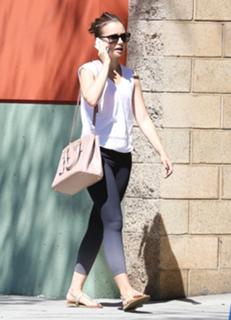 Lily Collins feet photo thumbnail