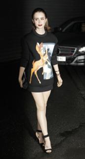 Lily Collins feet photo thumbnail