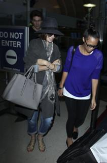 Lily Collins feet photo thumbnail