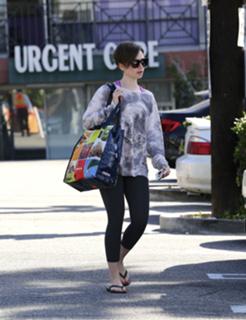 Lily Collins feet photo thumbnail