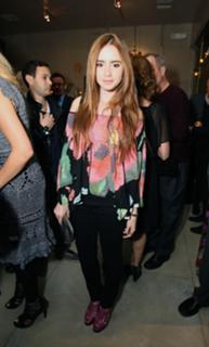 Lily Collins feet photo thumbnail