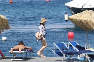 Lily Collins feet photo thumbnail