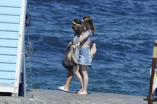 Lily Collins feet photo thumbnail