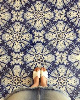 Lily Collins feet photo thumbnail