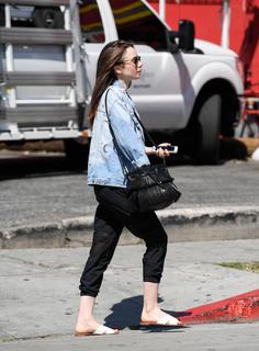 Lily Collins feet photo thumbnail