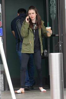 Lily Collins feet photo thumbnail