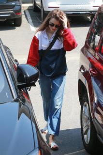 Lily Collins feet photo thumbnail