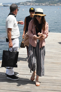Lily Collins feet photo thumbnail