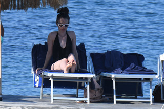 Lily Collins feet photo thumbnail