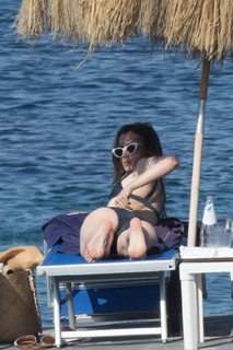 Lily Collins feet photo thumbnail