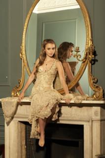 Lily Collins feet photo thumbnail