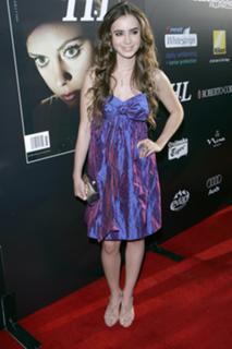 Lily Collins feet photo thumbnail
