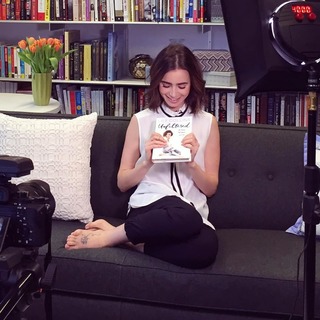 Lily Collins feet photo thumbnail