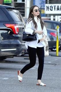 Lily Collins feet photo thumbnail