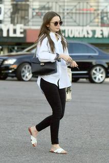 Lily Collins feet photo thumbnail