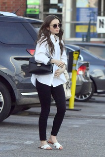 Lily Collins feet photo thumbnail