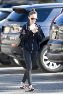 Lily Collins feet photo thumbnail