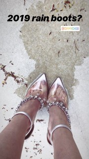 Lily Collins feet photo thumbnail
