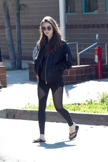 Lily Collins feet photo thumbnail