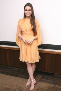 Lily Collins feet photo thumbnail