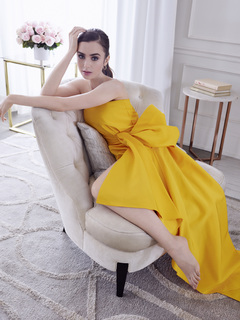Lily Collins feet photo thumbnail
