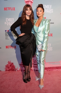 Lily Collins feet photo thumbnail