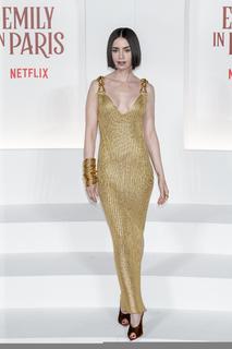 Lily Collins feet photo thumbnail