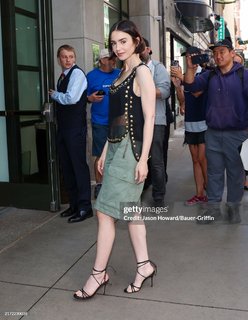 Lily Collins feet photo thumbnail