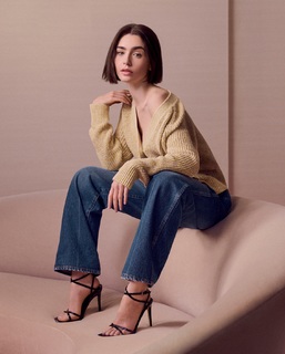 Lily Collins feet photo thumbnail