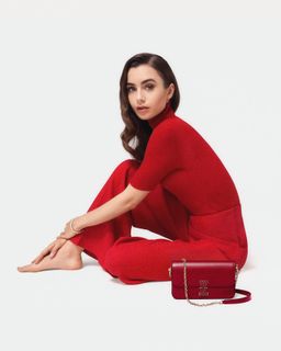 Lily Collins feet photo thumbnail