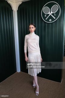 Lily Collins feet photo 10