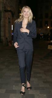 Lily Donaldson feet photo 3