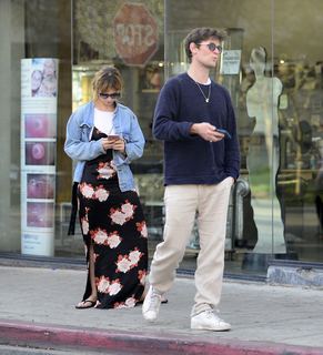 Lily James feet photo thumbnail